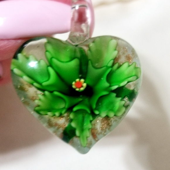 3D green flower heart shaped pendant - Picture 1 of 3